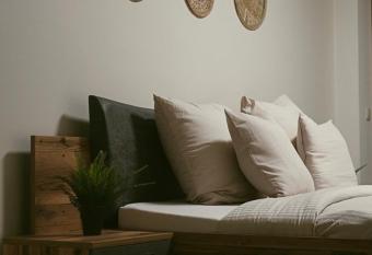 Spa Niagara priv   avec jacuzzi has rooms with a private hot tub