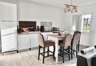 Bas de villa has Balcony rooms