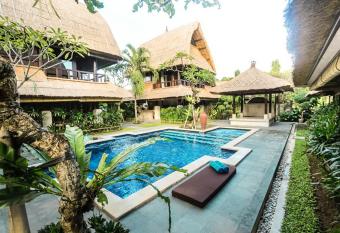 Radiant Jepun Villa has Balcony rooms