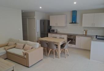 Appartement meubl   pr  s de Cassis has Balcony rooms