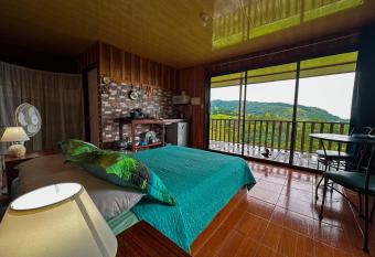 Caba  a Paraiso Monteverde - Ocean view Farm - stay allows 18 year olds to book a room
