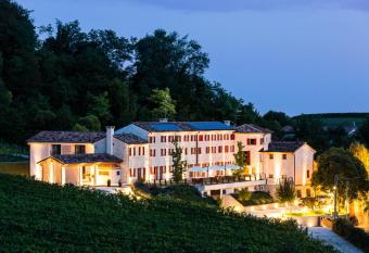 Tenuta Sant Eufemia has Balcony rooms