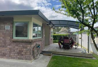 POHUTUKAWA PLACE allows 18 year olds to book a room