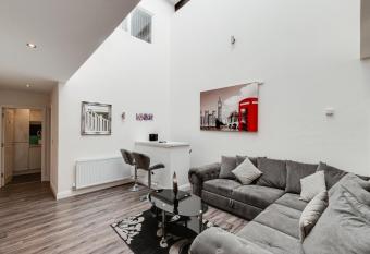 Duke Street Apartment Hotel Liverpool City Centre has Balcony rooms