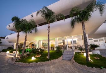 New River Hotel has Balcony rooms