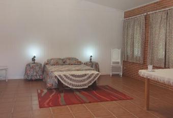 Suit,piscina allows 18 year olds to book a room