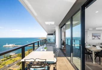 Modern, Spacious 2BR Penthouse with Bay Views allows 18 year olds to book a room