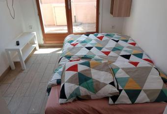 studette a la moutonne allows 18 year olds to book a room