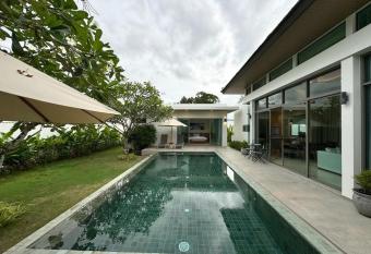 Lada Pool Villa has rooms with a private hot tub