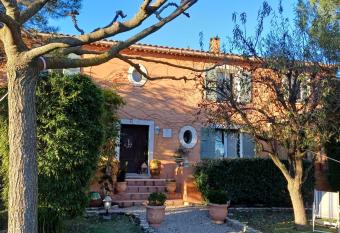 Chambre d h  te Lavande  allows 18 year olds to book a room