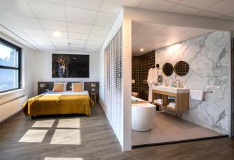 Hotel WICC allows 18 year olds to book a room