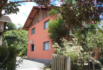 Hostel Dina & Su  tes allows 18 year olds to book a room