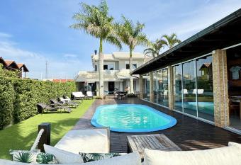 RJ Residencial Beira Mar Maravilhosa Casa Frente Mar da Pinheira com piscina allows 18 year olds to book a room