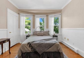 Studio 5~ Cozy BDRM w/ Private Bath allows 18 year olds to book a room