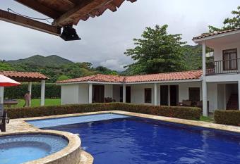 Entremontes has rooms with a private hot tub