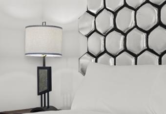 Chic 3BR Haven near Wineries, Lake Lowell & C of I - Ideal for Hiking & Relaxing! allows 18 year olds to book a room