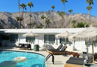 Jazz Hotel Palm Springs has Balcony rooms