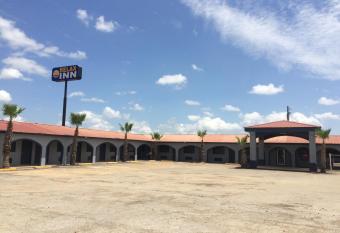 Relax Inn Dilley allows 18 year olds to book a room