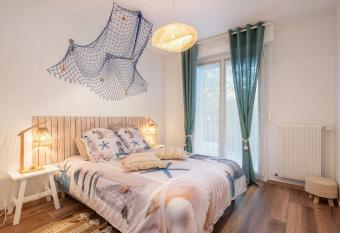 Beach Resort - Casa Vostra - Saint Julien Centre/Gare has Balcony rooms