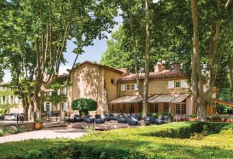 Moulin de Vern  gues H  tel & Spa allows 18 year olds to book a room