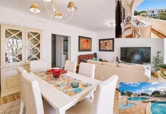 Casa da Praia mit Poolanlage allows 18 year olds to book a room