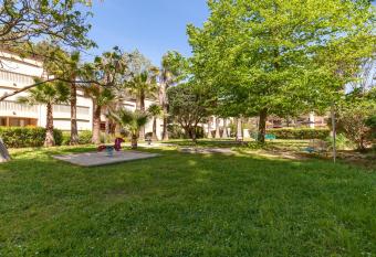 Studio Sanary has Balcony rooms