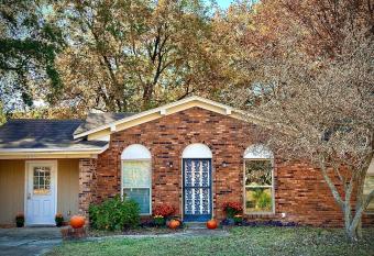 Perfect Place in Southaven has Balcony rooms