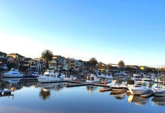 Marina Magic Getaways - Your Waterfront Retreat has Balcony rooms