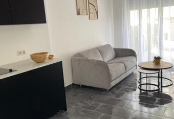 Studio tout confort, au pied de toute commodit  , 2 has Balcony rooms