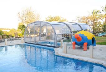 Romantic suite in Caesarea allows 18 year olds to book a room