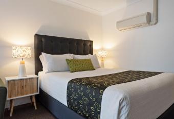 Bomaderry Motor Inn allows 18 year olds to book a room