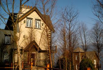 Shangrila Music Villa has Balcony rooms