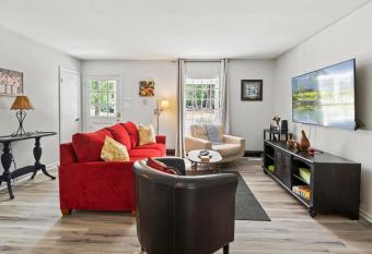 Rose Garden - Delightful Private and Peaceful Home allows 18 year olds to book a room