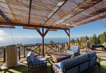 Media Pipa has Balcony rooms