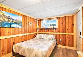 6 Renovated Cozy Room Dog Friendly Motel Leadville allows 18 year olds to book a room