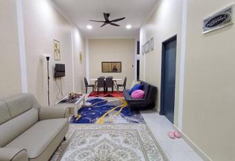 HOMESTAY HONEY PARIT BUNTAR has Balcony rooms