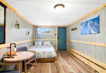 3 Private Room in Motel Dog Friendly Leadville allows 18 year olds to book a room