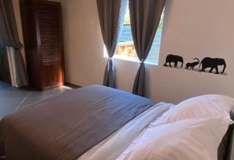 TI KAZ PIROGUE allows 18 year olds to book a room