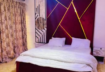 4 bedroom duplex fully furnished apartment has Balcony rooms