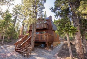 Evergreen Escapes Cabin has Balcony rooms