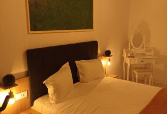 Ame Farmec allows 18 year olds to book a room