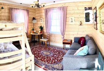 Scenic small guesthouse on horse farm by the lake has Balcony rooms