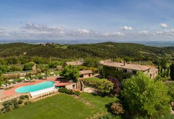 La Palazzina has Smoking/Balcony rooms