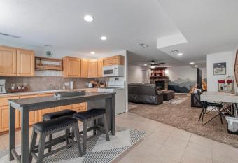 Apt. On The Hill has Balcony rooms