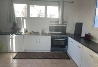 Maison T 1 meubl   confort proche a  roport has Balcony rooms