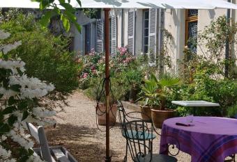 Le Ragois allows 18 year olds to book a room