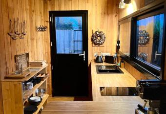 La cabane du Broustic has Balcony rooms