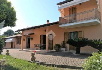 CAMERA PRIVATA IN VILLA CON INGRESSO INDIPENDENTE,ingresso dal bagno allows 18 year olds to book a room