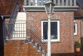 Zur wei  en Rosenbl  te, Appartement allows 18 year olds to book a room