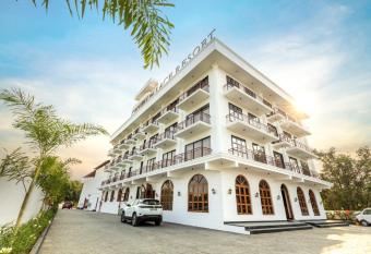 Krown Palace Resort allows 18 year olds to book a room